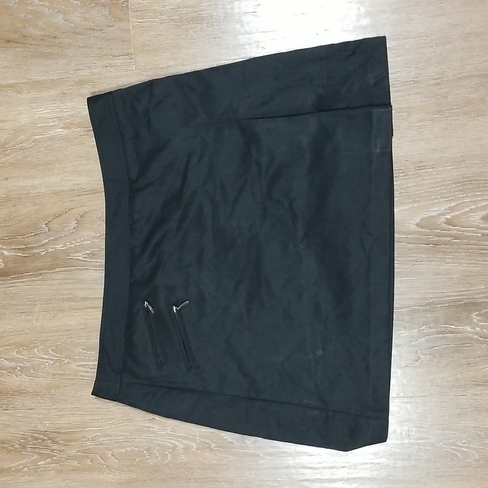 (16) Izod Golf Classic Black Skort Casual Athleisure Vacation Travel Golf Summer
